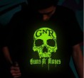 /products/camiseta-neon-guns-and-roses/